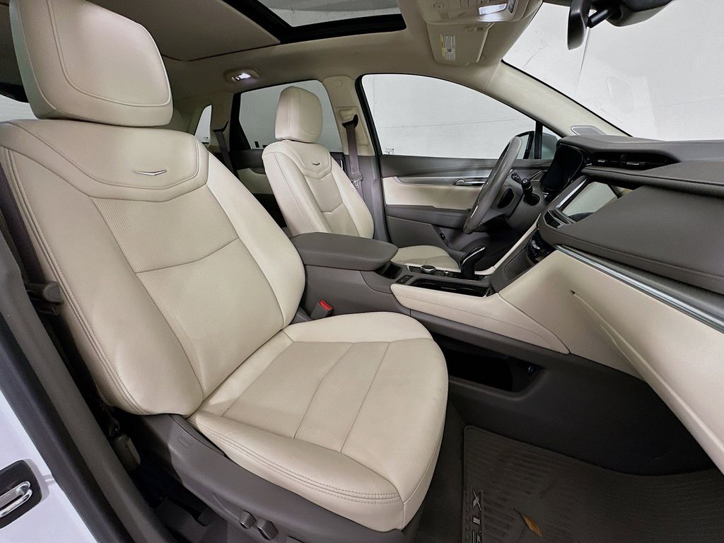 Thumbnail: 2022 Cadillac XT5 - 12