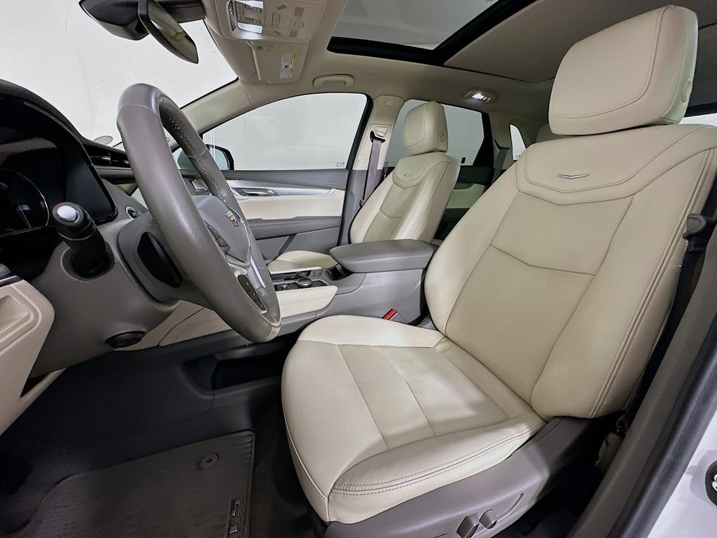 Thumbnail: 2022 Cadillac XT5 - 11