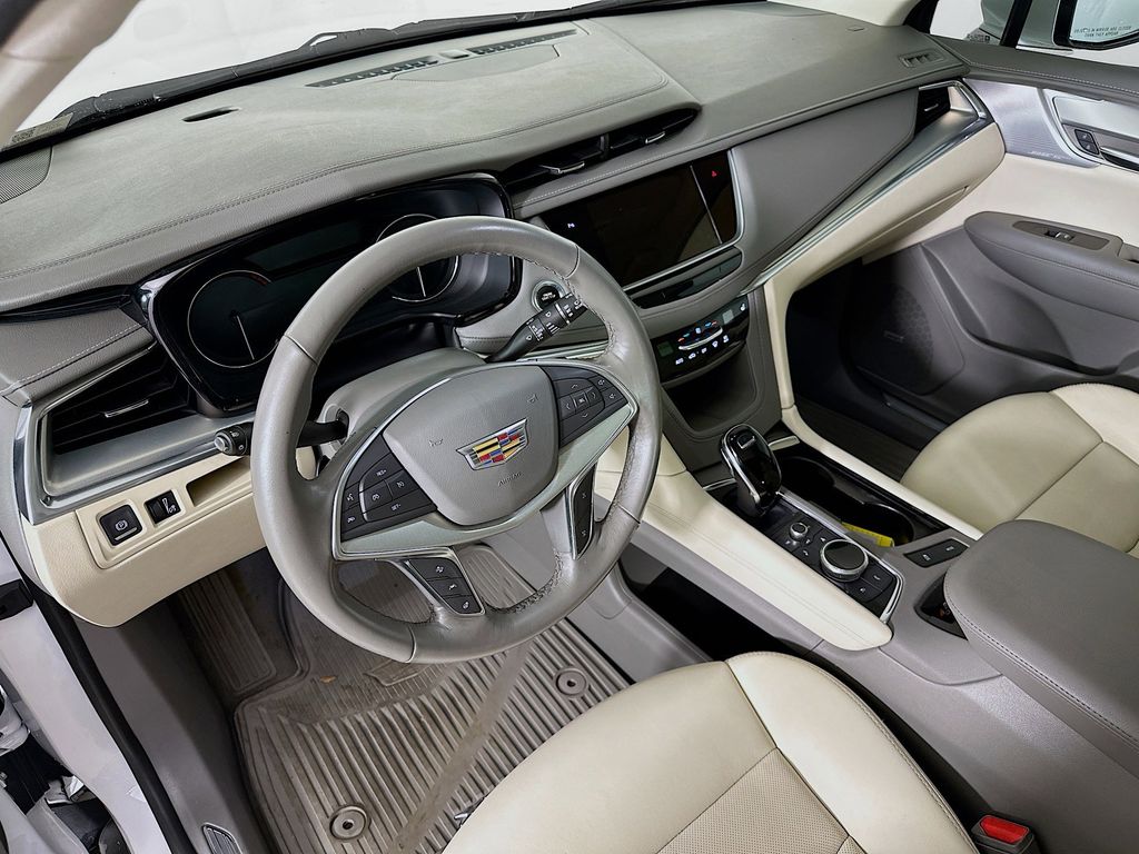 Thumbnail: 2022 Cadillac XT5 - 2