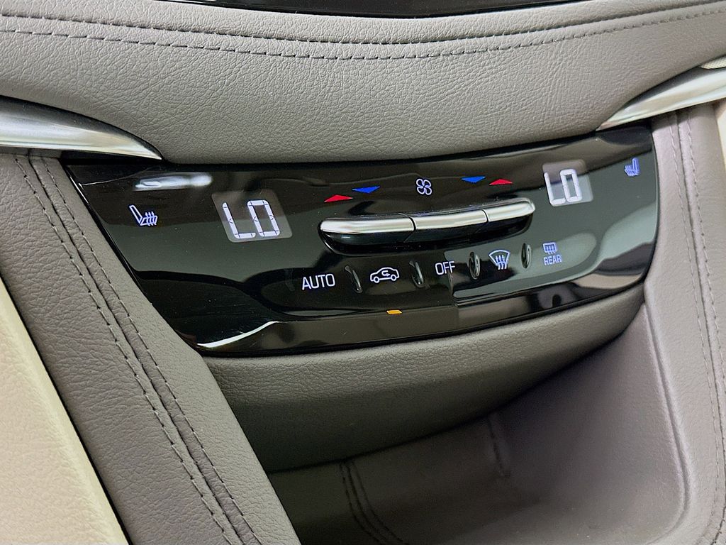Thumbnail: 2022 Cadillac XT5 - 23
