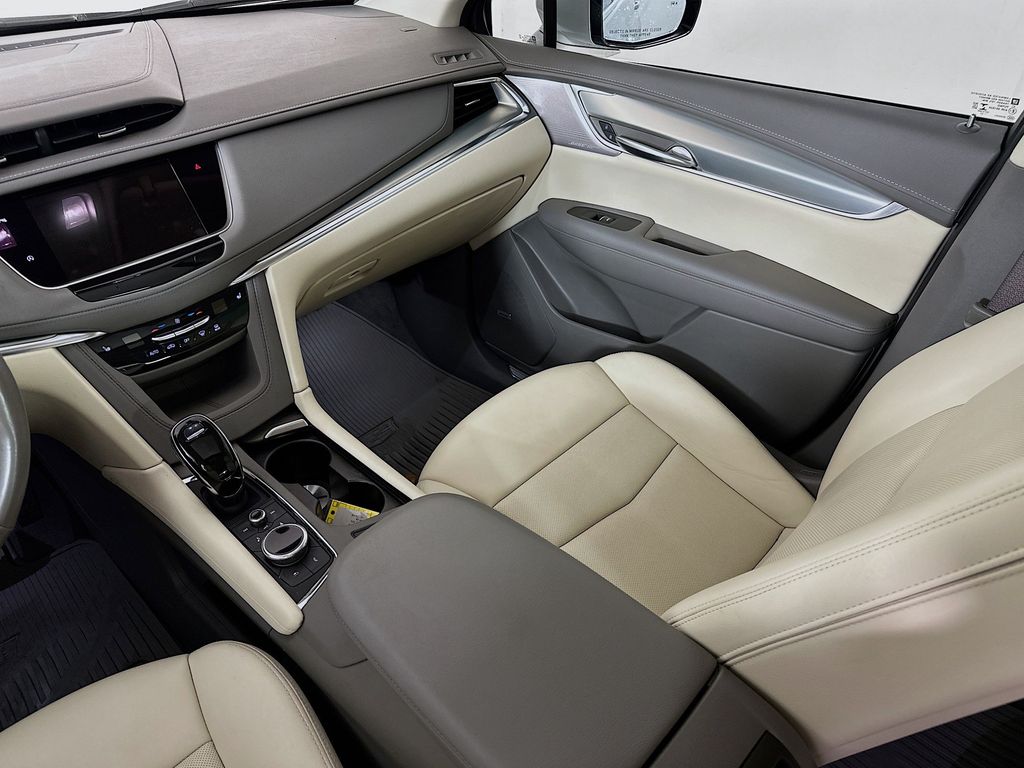 Thumbnail: 2022 Cadillac XT5 - 14
