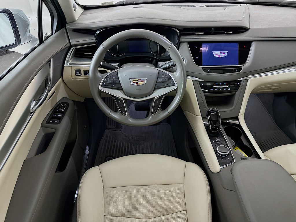 Thumbnail: 2022 Cadillac XT5 - 10