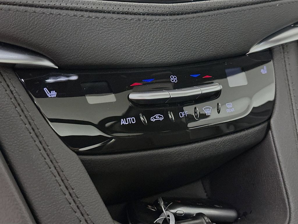 Thumbnail: 2024 Cadillac XT5 - 24