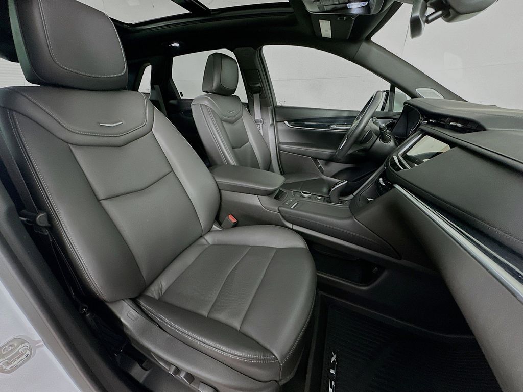 Thumbnail: 2024 Cadillac XT5 - 12