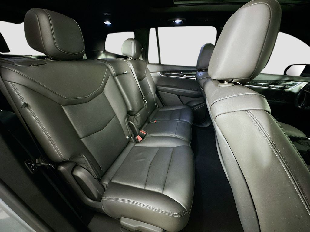 Thumbnail: 2023 Cadillac XT6 - 33