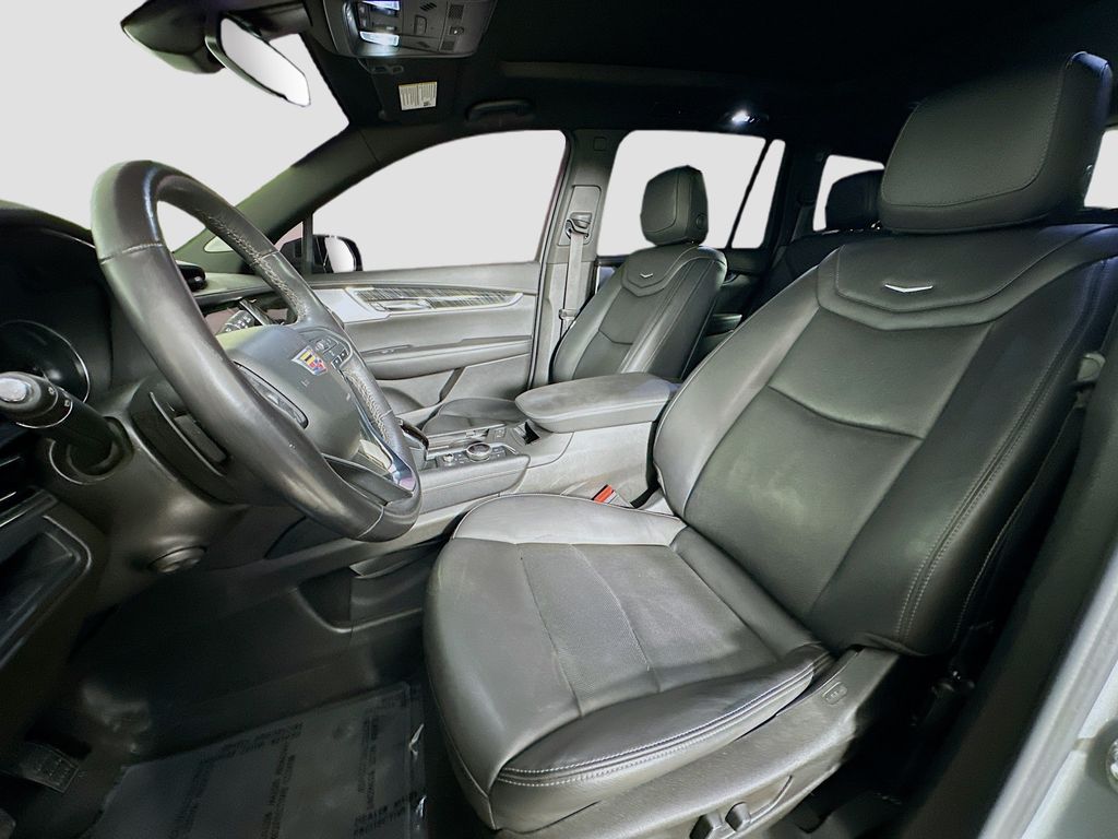 Thumbnail: 2023 Cadillac XT6 - 11
