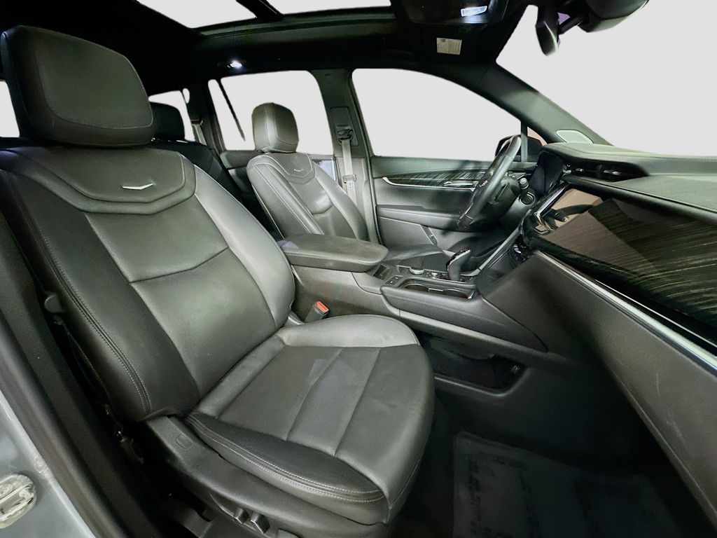 Thumbnail: 2023 Cadillac XT6 - 12