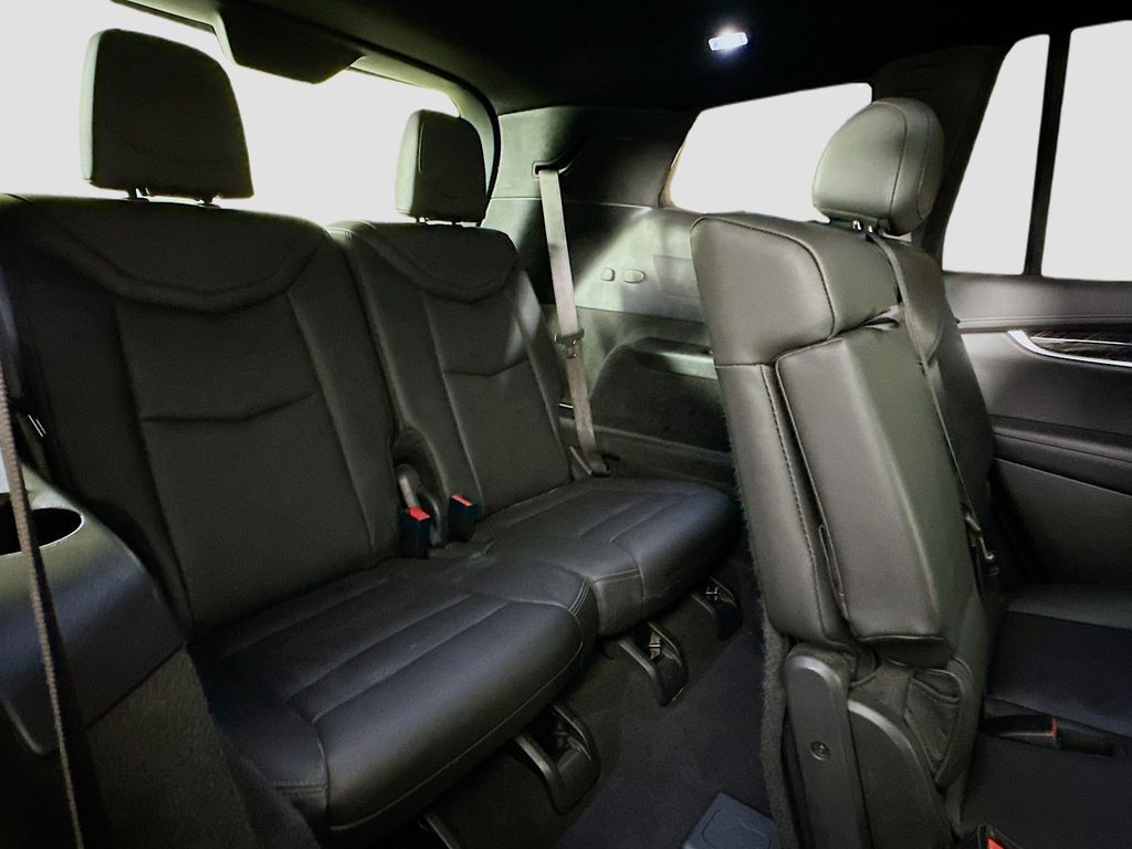 Thumbnail: 2023 Cadillac XT6 - 32