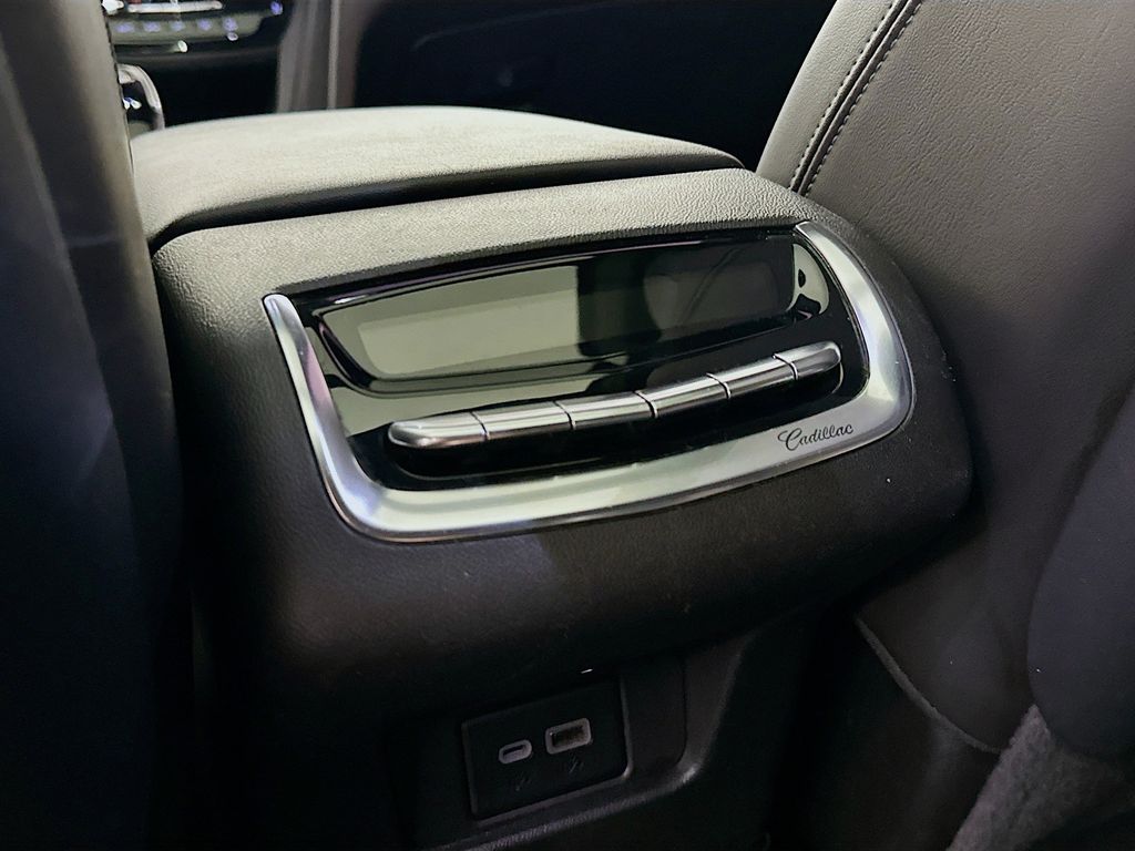 Thumbnail: 2023 Cadillac XT6 - 22