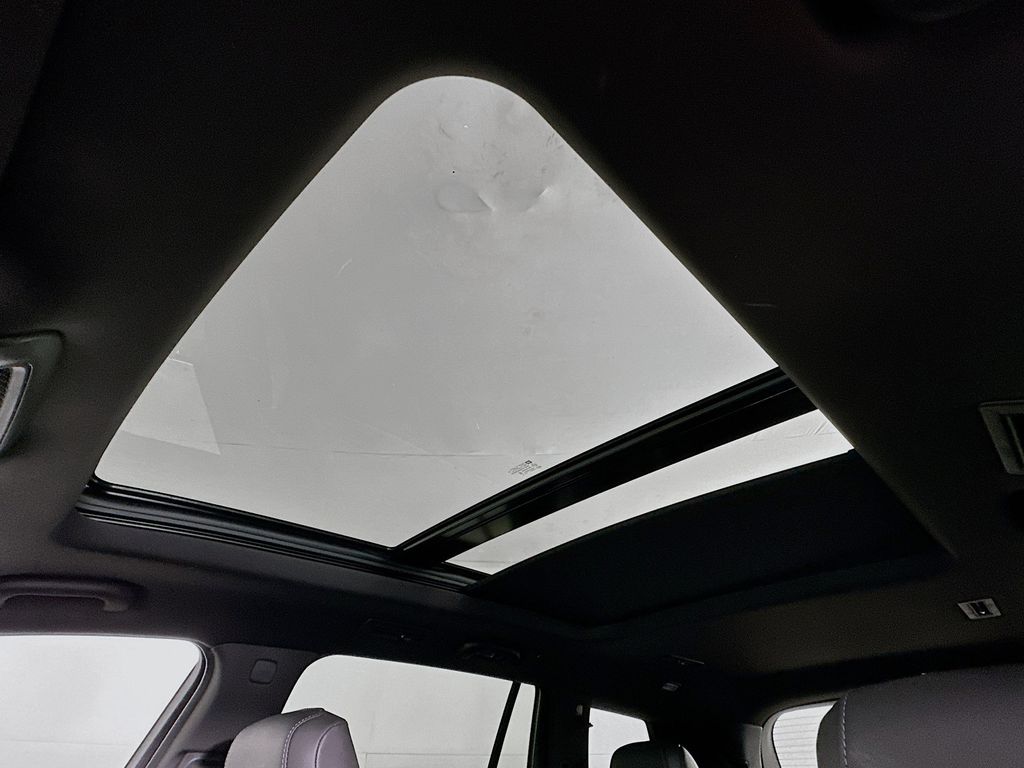 Thumbnail: 2024 Cadillac XT6 - 30
