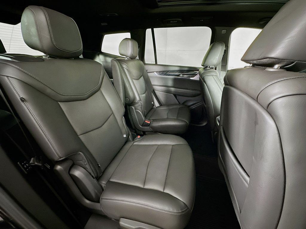 Thumbnail: 2024 Cadillac XT6 - 32