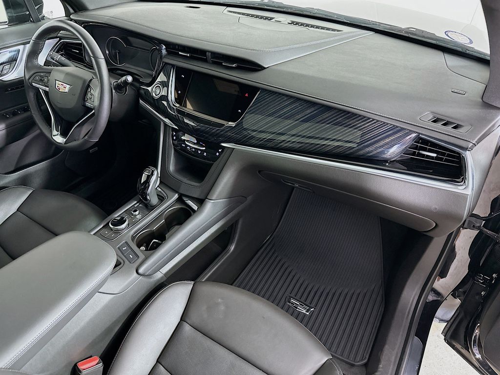 Thumbnail: 2024 Cadillac XT6 - 33