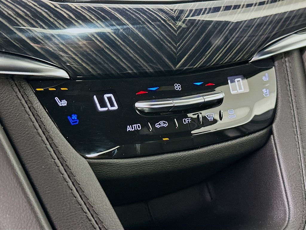 Thumbnail: 2024 Cadillac XT6 - 22