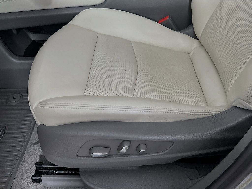 Thumbnail: 2024 Cadillac XT6 - 30