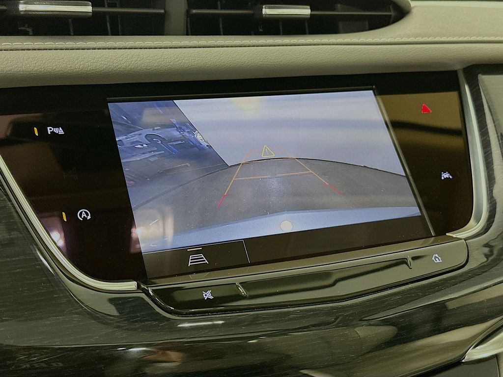 Thumbnail: 2024 Cadillac XT6 - 27
