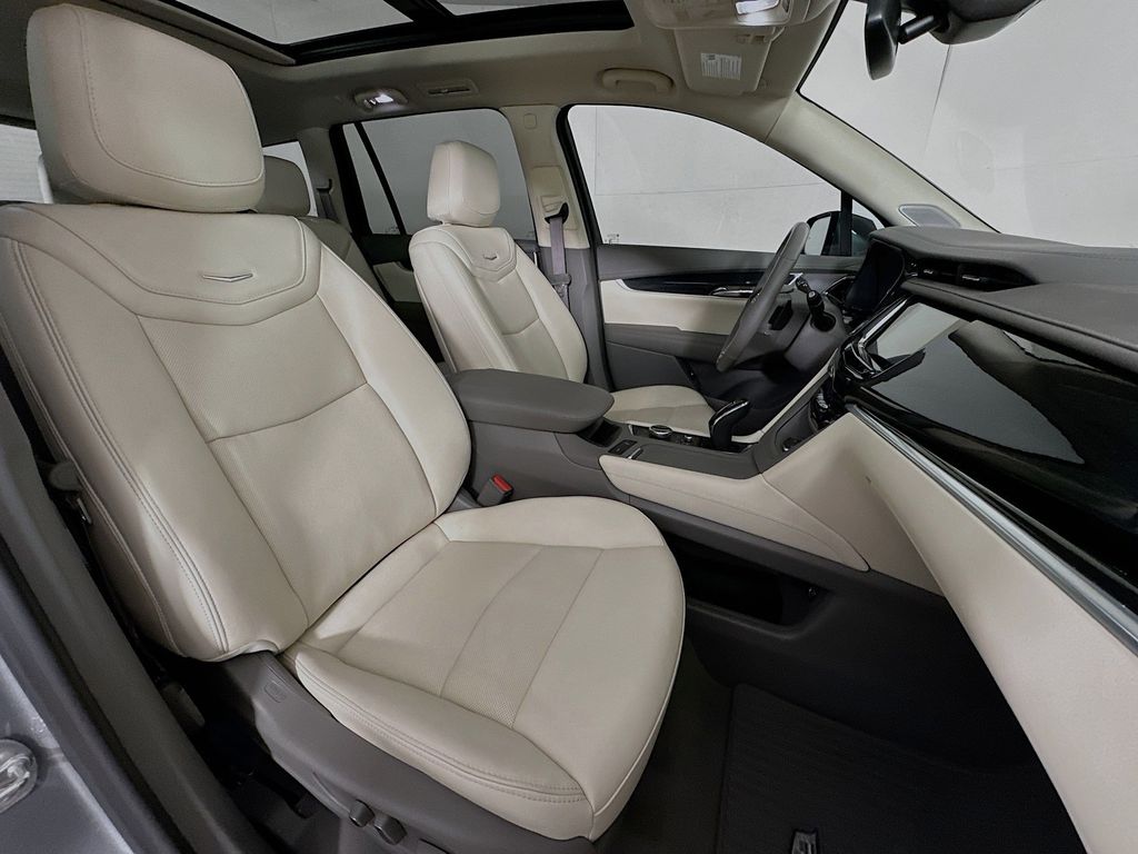 Thumbnail: 2024 Cadillac XT6 - 12