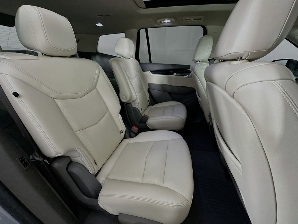Thumbnail: 2024 Cadillac XT6 - 33
