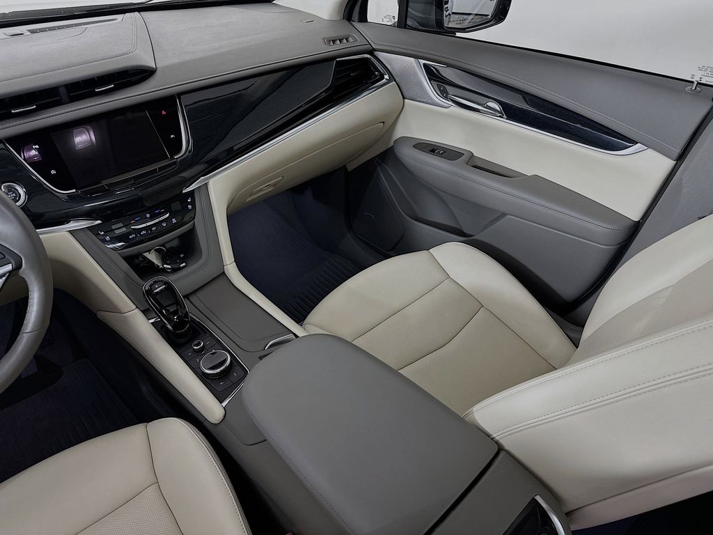 Thumbnail: 2024 Cadillac XT6 - 14