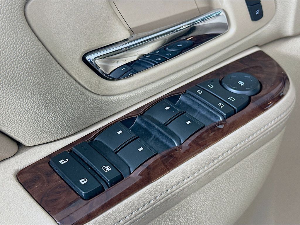 Thumbnail: 2014 Cadillac Escalade - 30
