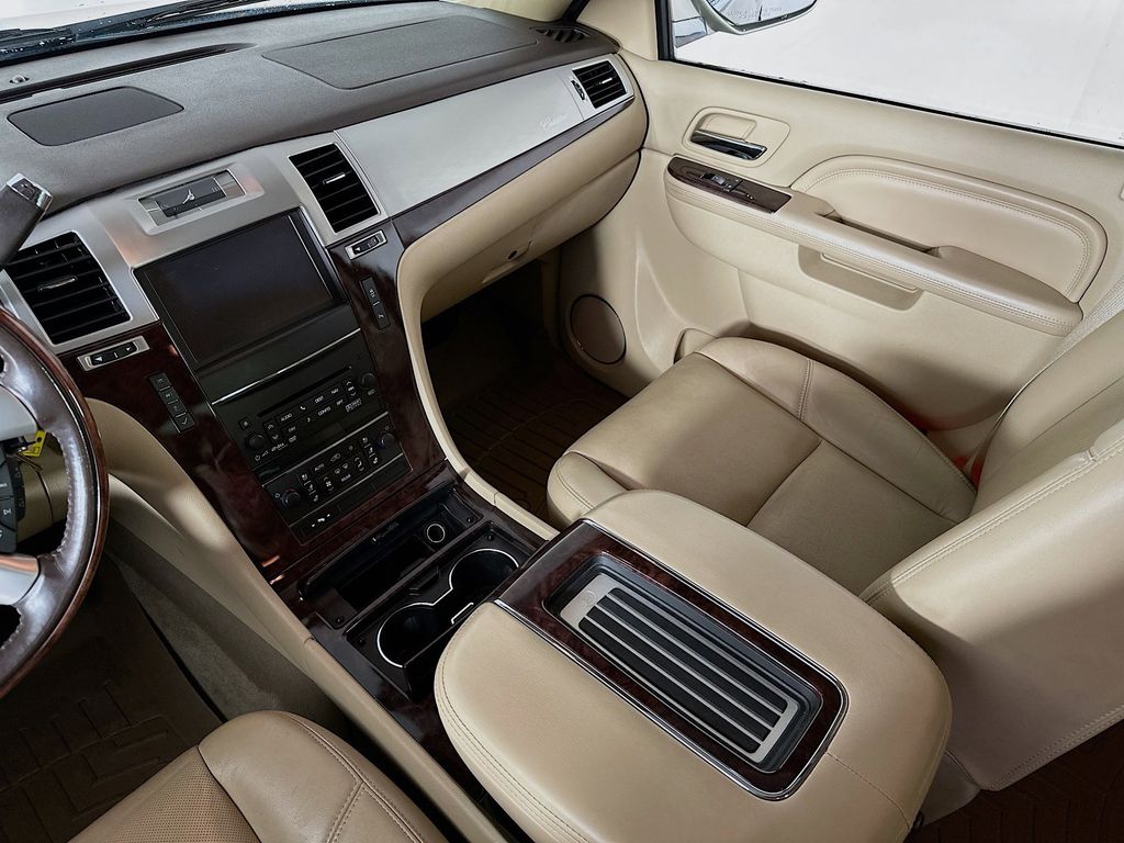 Thumbnail: 2014 Cadillac Escalade - 14