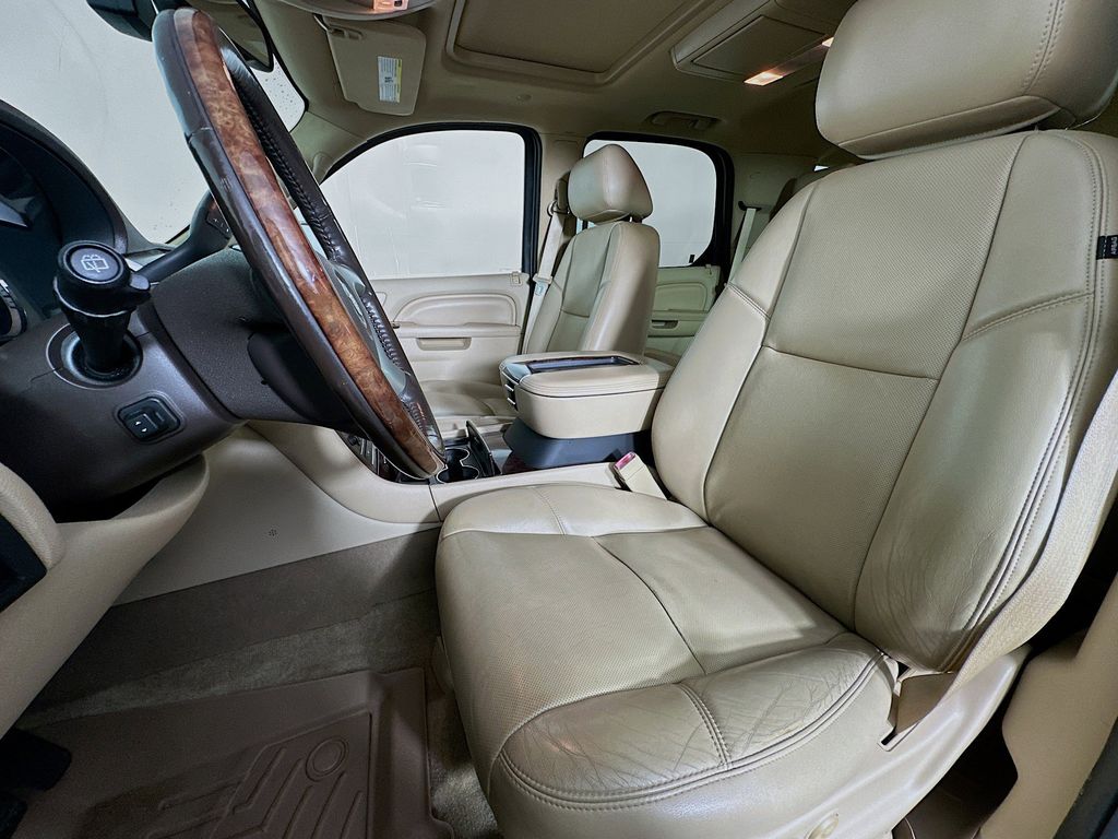 Thumbnail: 2014 Cadillac Escalade - 11