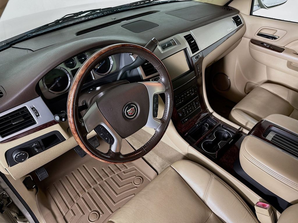 Thumbnail: 2014 Cadillac Escalade - 2