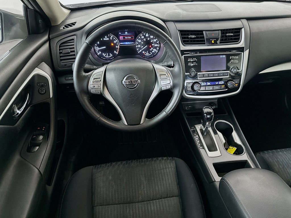 Thumbnail: 2018 Nissan Altima - 10