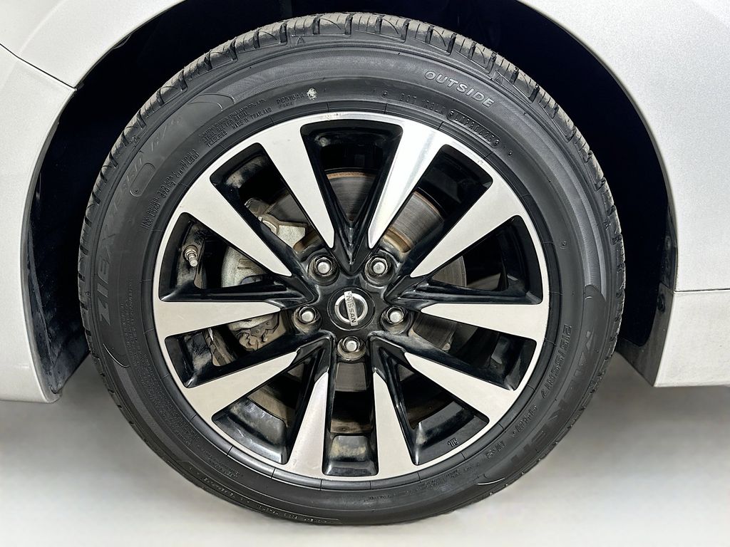 Thumbnail: 2018 Nissan Altima - 8