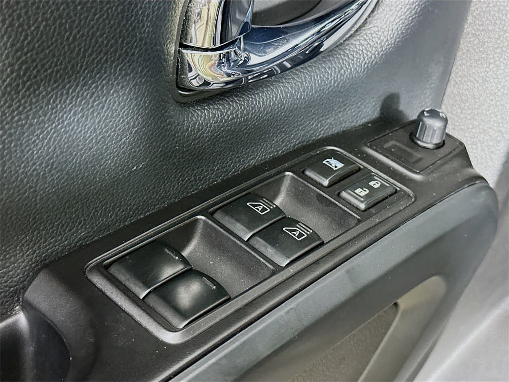 2018 Nissan Titan SV 28
