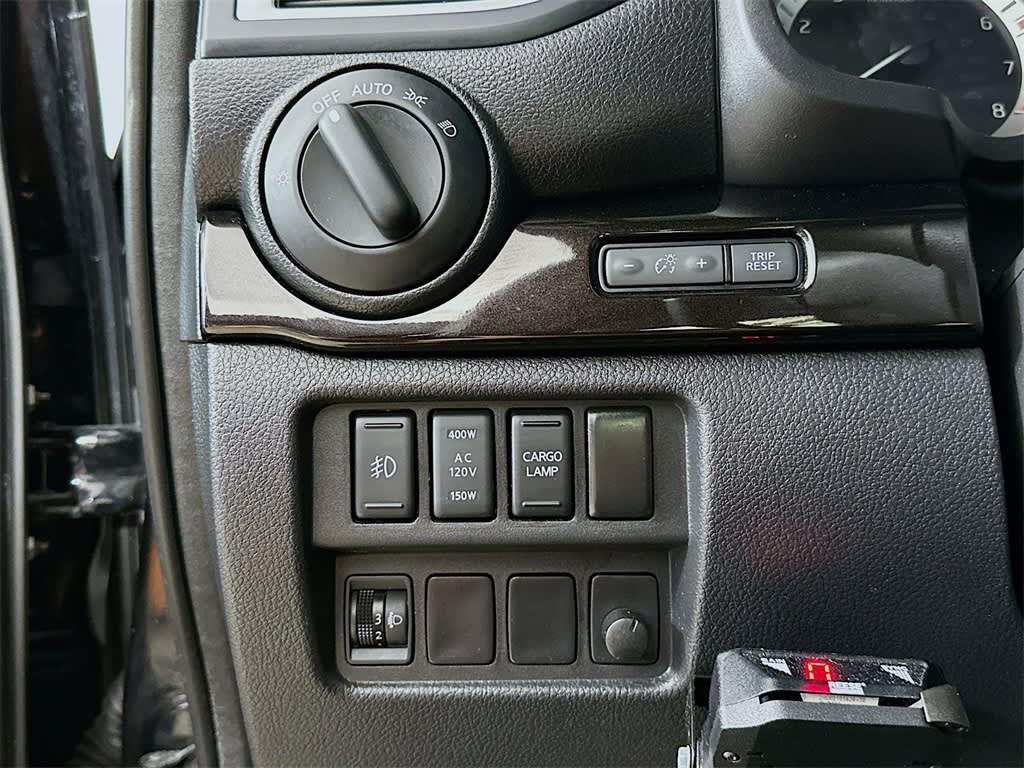 2018 Nissan Titan SV 32