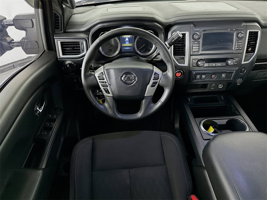 2018 Nissan Titan SV 10