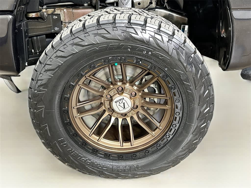 2018 Nissan Titan SV 8