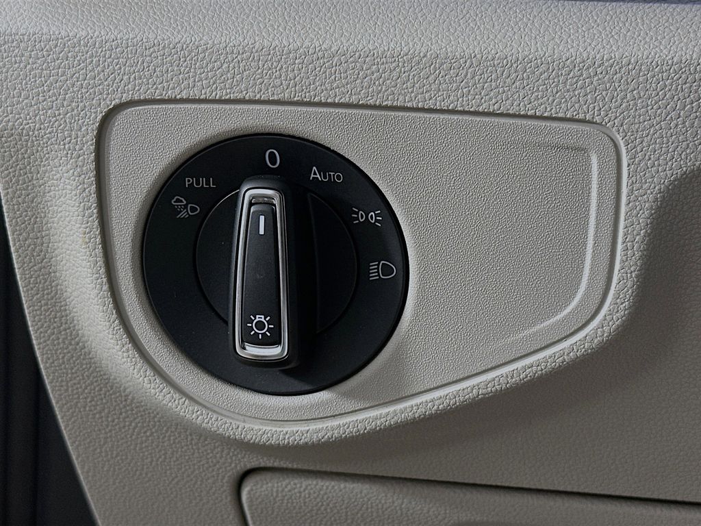 Thumbnail: 2021 Volkswagen Atlas - 27