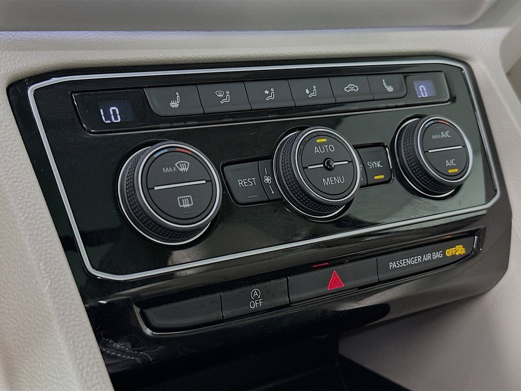 Thumbnail: 2021 Volkswagen Atlas - 23