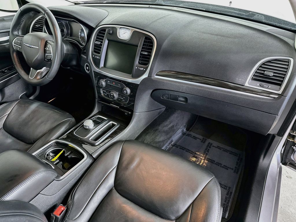 Thumbnail: 2015 Chrysler 300 - 33