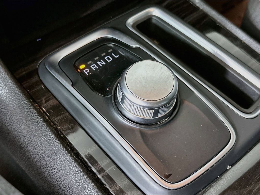 Thumbnail: 2015 Chrysler 300 - 17
