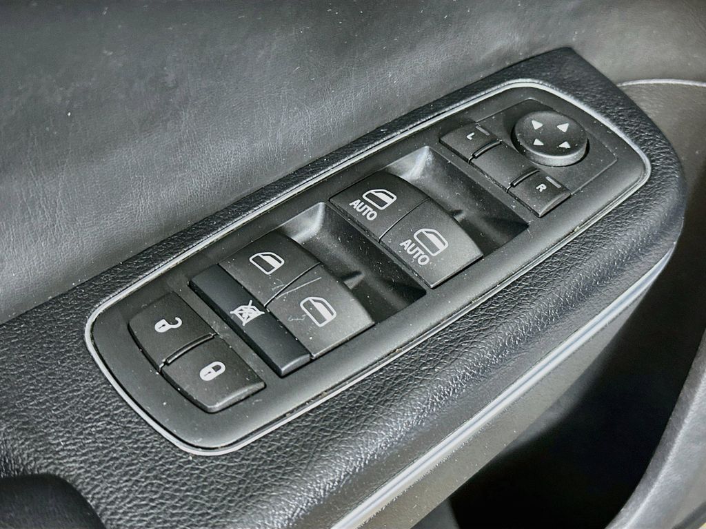 Thumbnail: 2015 Chrysler 300 - 29