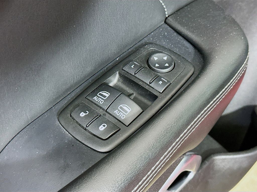 Thumbnail: 2015 Dodge Challenger - 29