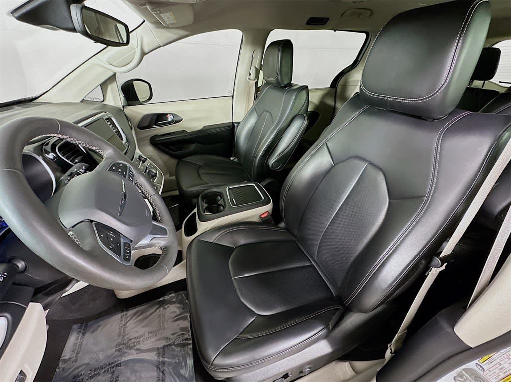 2023 Chrysler Pacifica Touring L 11