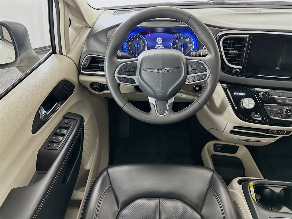 2023 Chrysler Pacifica Touring L 10