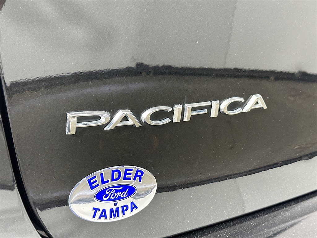 2023 Chrysler Pacifica Touring L 7