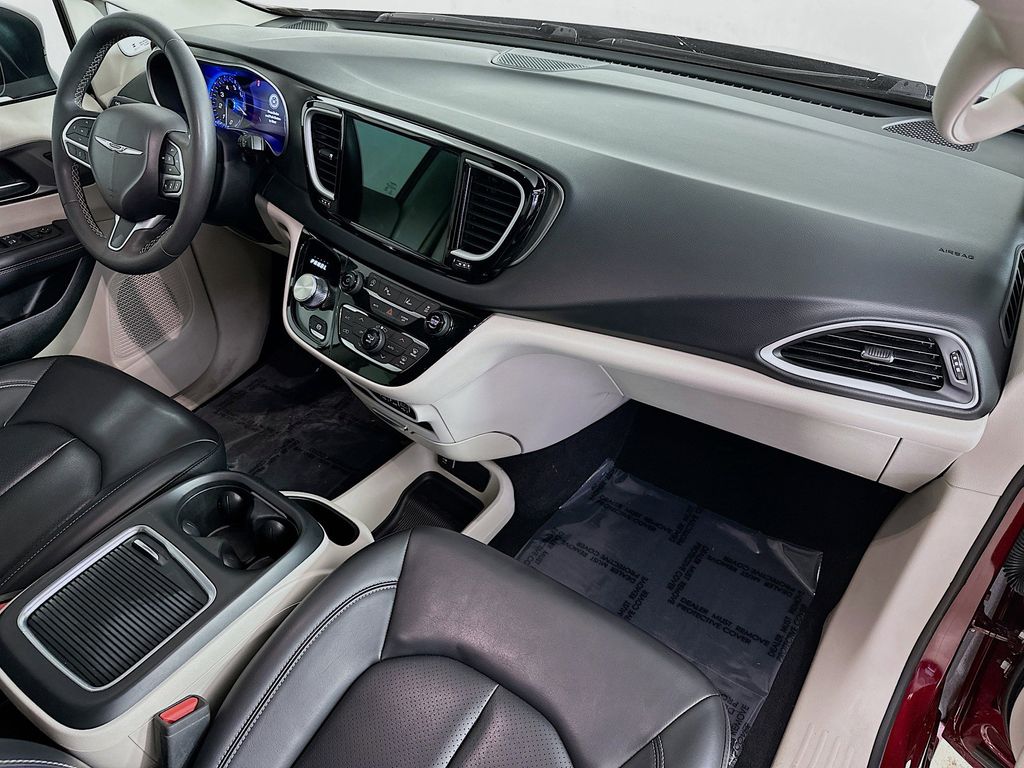 Thumbnail: 2023 Chrysler Pacifica - 33