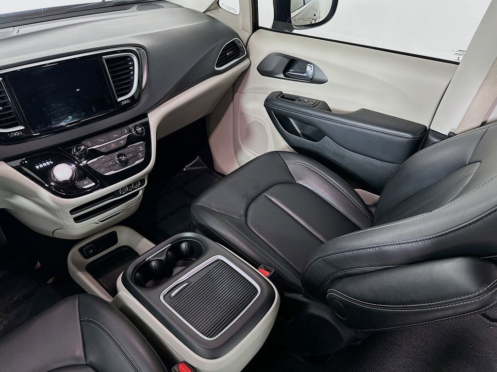 Thumbnail: 2023 Chrysler Pacifica - 14