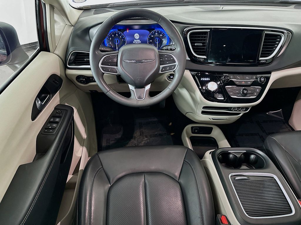 Thumbnail: 2023 Chrysler Pacifica - 10