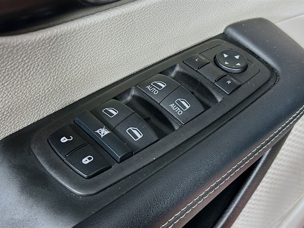 Thumbnail: 2023 Chrysler Pacifica - 29
