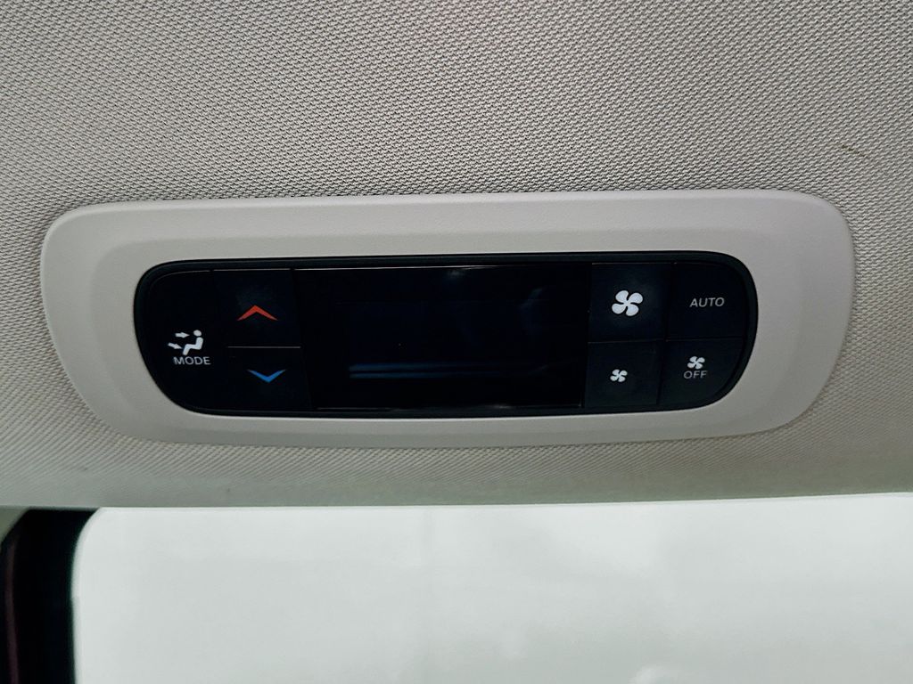 Thumbnail: 2023 Chrysler Pacifica - 21