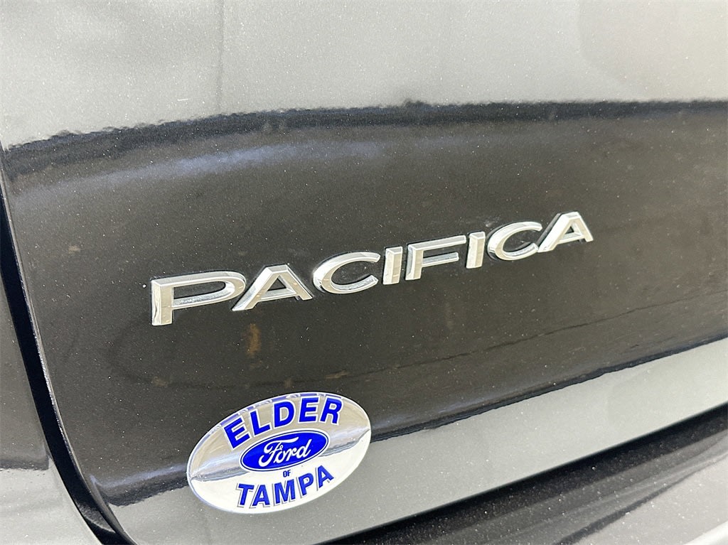 2023 Chrysler Pacifica Touring L 7