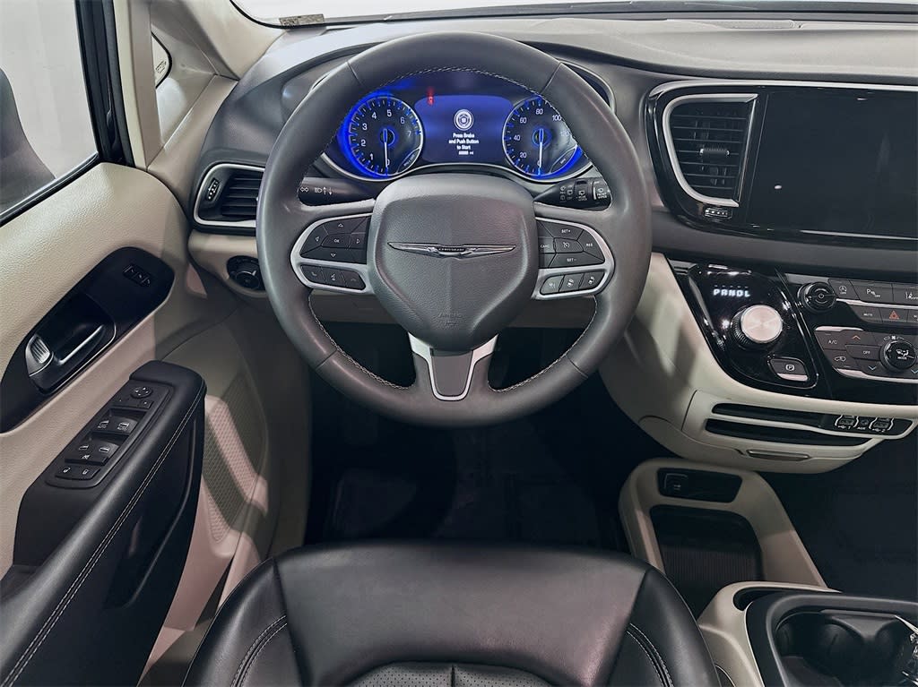 2023 Chrysler Pacifica Touring L 10