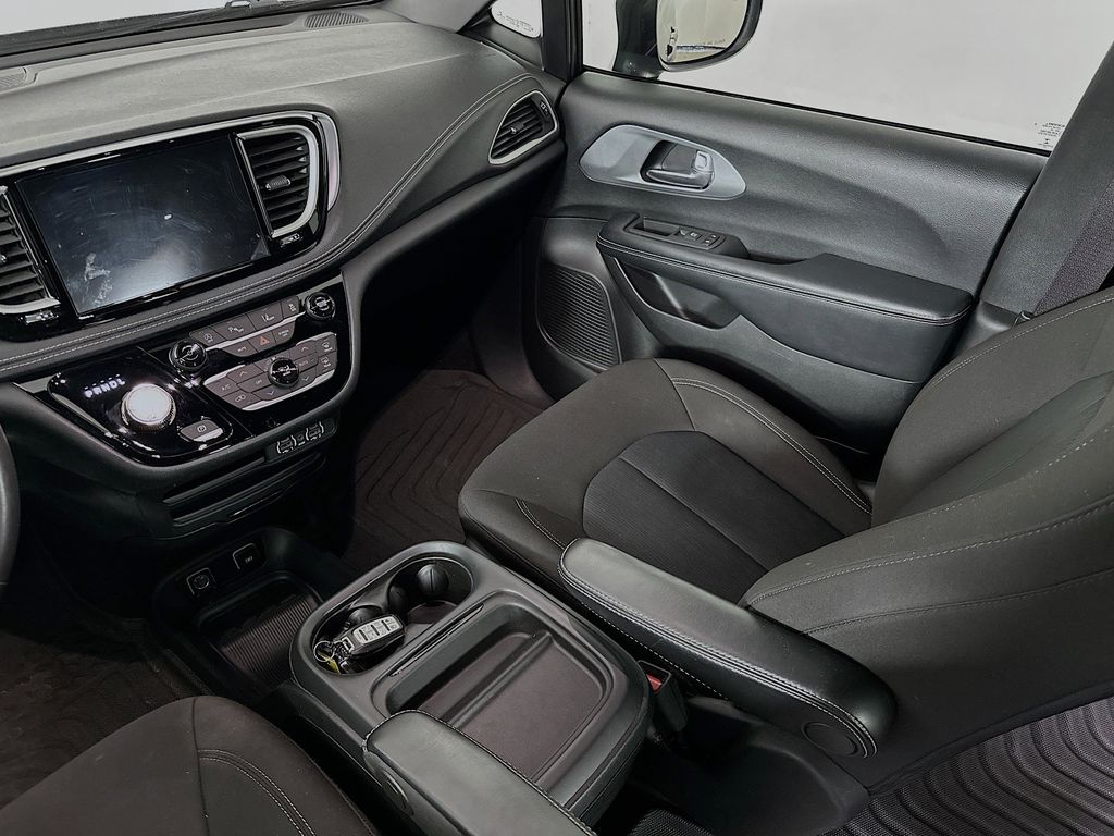 Thumbnail: 2021 Chrysler Pacifica - 13