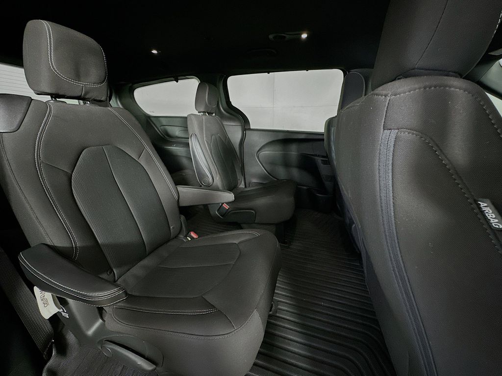 Thumbnail: 2021 Chrysler Pacifica - 32